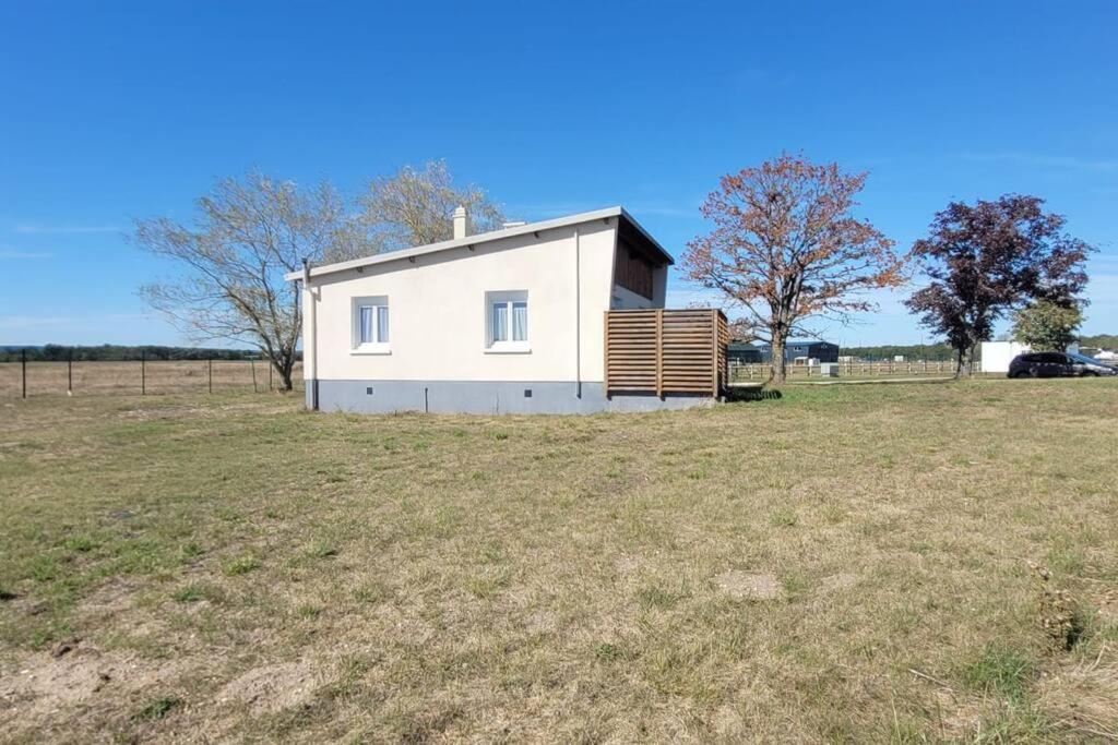 Petite Maison Sur Aerodrome Holiday home Cosne-Cours-Sur-Loire